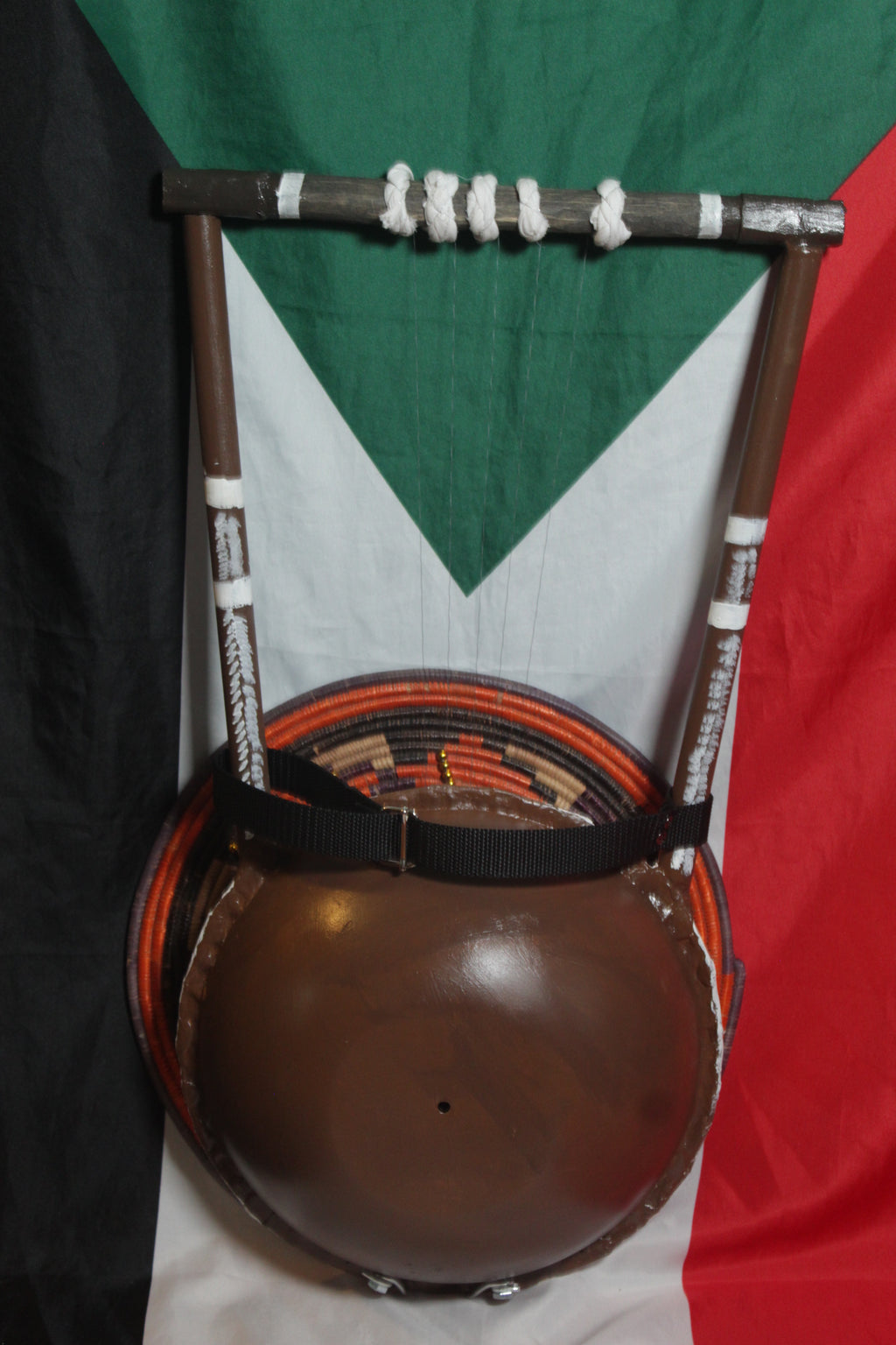 Large Tamboor (Brown/White)